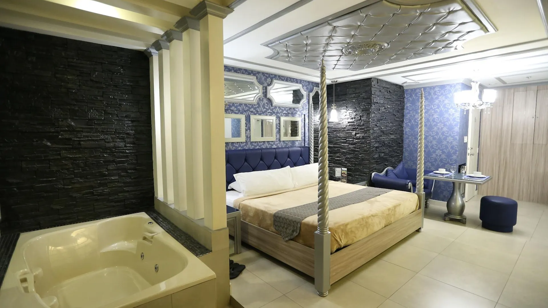 Victoria Court Panorama Hotel Pasig City 3*,