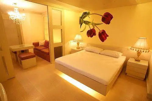Victoria Court Panorama Hotel Pasig City 3*,